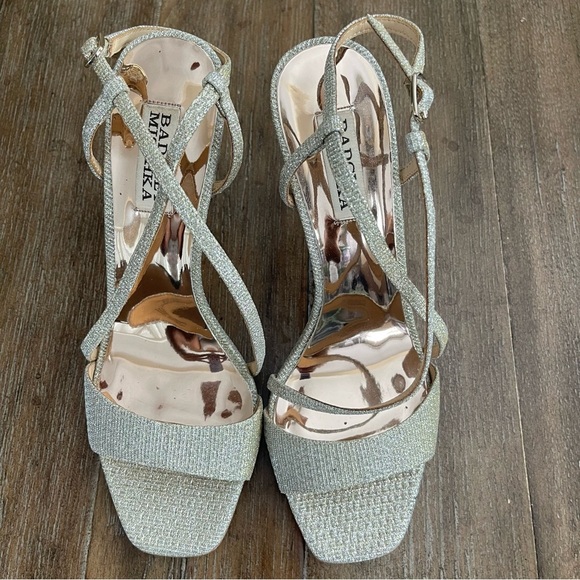 Badgley Mischka Silver Strappy Sandals Dainty 8 Elegant Dress Heel Evening Prom - Picture 9 of 11